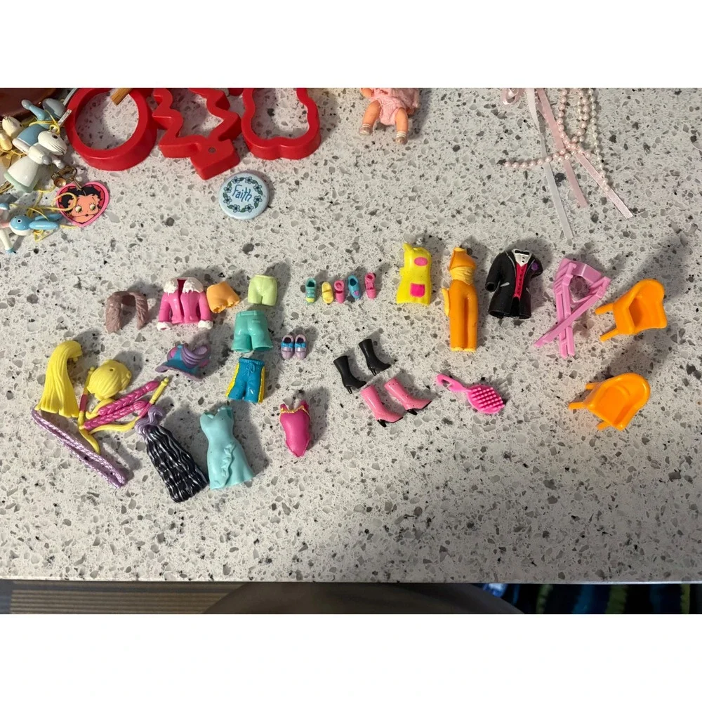 Vintage Polly‎ pocket rubber clothes and one doll